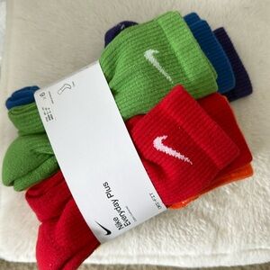 Nike Dri-Fit Everyday Plus Socks 6 Pack / 6 Colors Men’s 6-8 Woman’s Sz 6-10